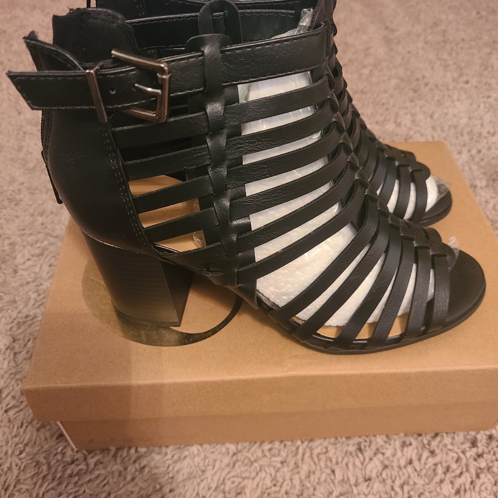 Charlotte Russe Shoes - Picture 2 of 4